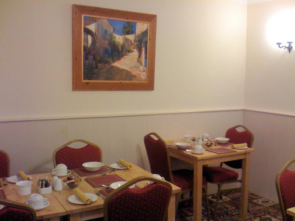 Karden House Hotel Ландъндо Екстериор снимка
